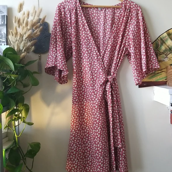 Pink Floral Wrap Dress Charlotte Russe Size Large - Picture 2 of 7